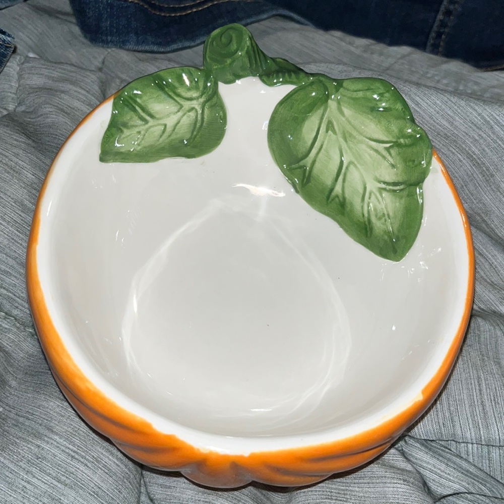 Papel Freelance CS ceramic pumpkin dish